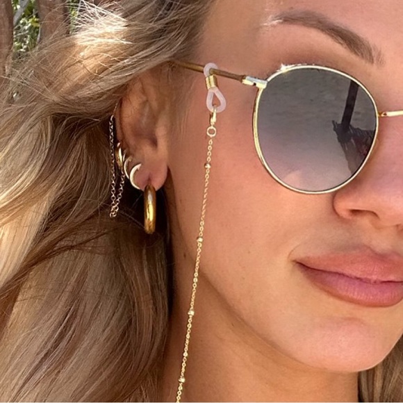 18k gold hoop earrings - Picture 2 of 5